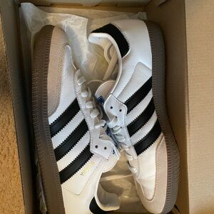 Adidas Samba Women’s 8